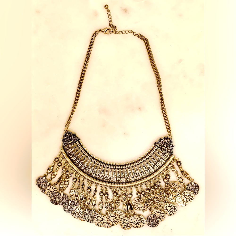Beautiful, Gold Eclectic, Statement Necklace **NEW!!!🎁⭐️🆕⚜️**
